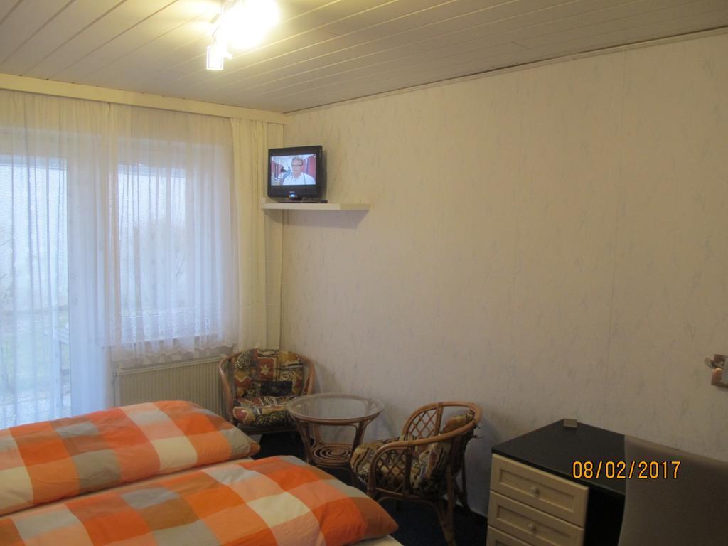 Hotel Pension Check In Güstrow Esterno foto